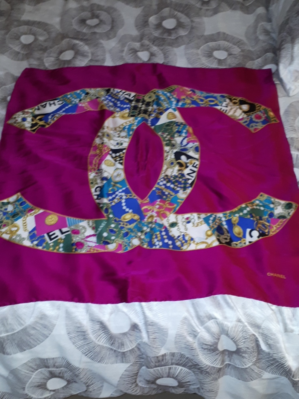 CHANEL 100% Silk Scarf Gorgeous & Luxurious with Multicolor CC Logo Authentic - Picture 9 of 15